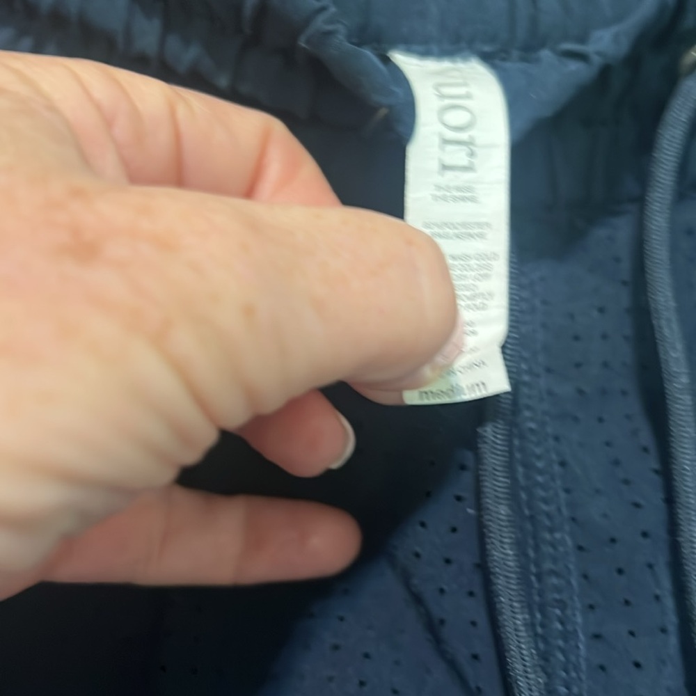 Vuori Breeze Performance Shorts Womens - Picture 6 of 7